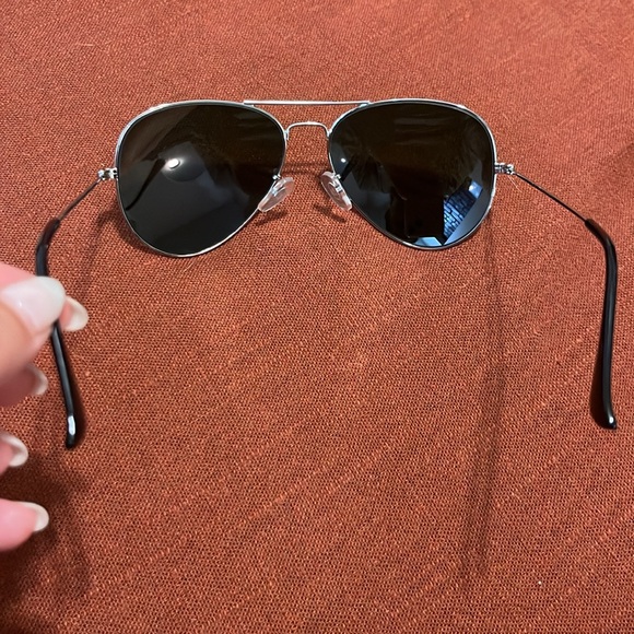 MAKE AN OFFER - Brand New, Ray-Ban Aviator Polarized Sunglasses - Picture 5 of 9